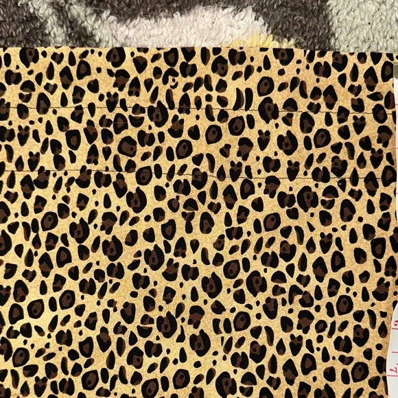 Leopard Print Curtain Valance - Picture 3 of 4